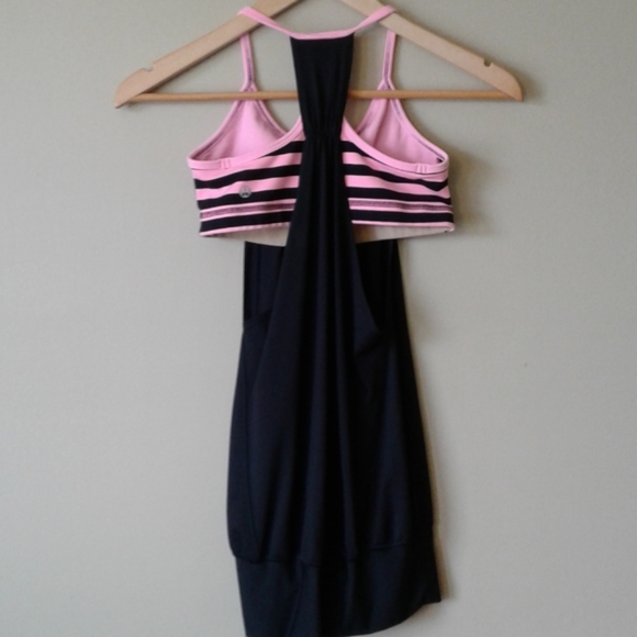 Lululemon no limits tank with sports bra. - Picture 2 of 6